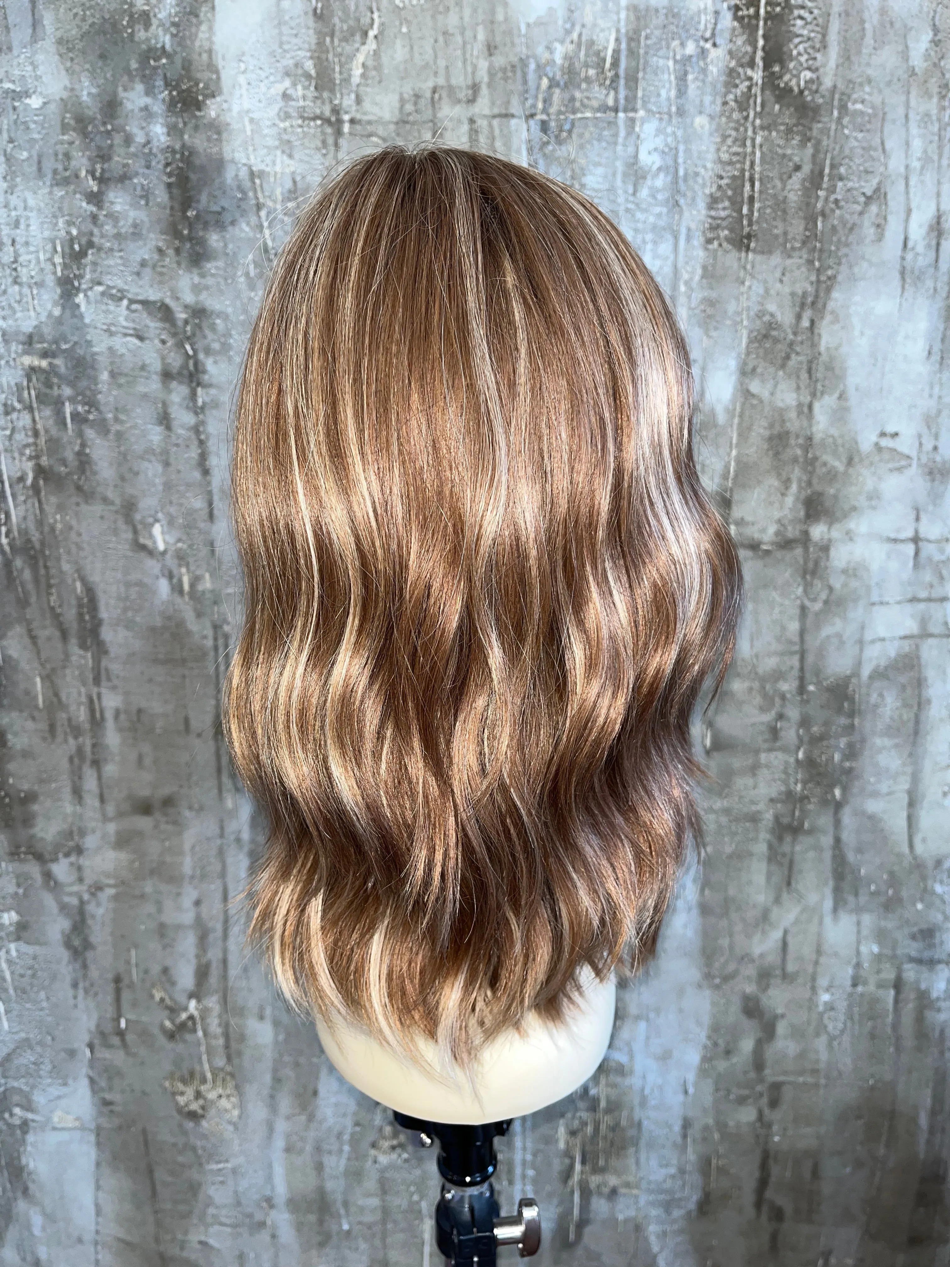 100% EUROPEAN PROCESSED HUMAN HAIR 17" BLOND WITH HIGHLIGHTS