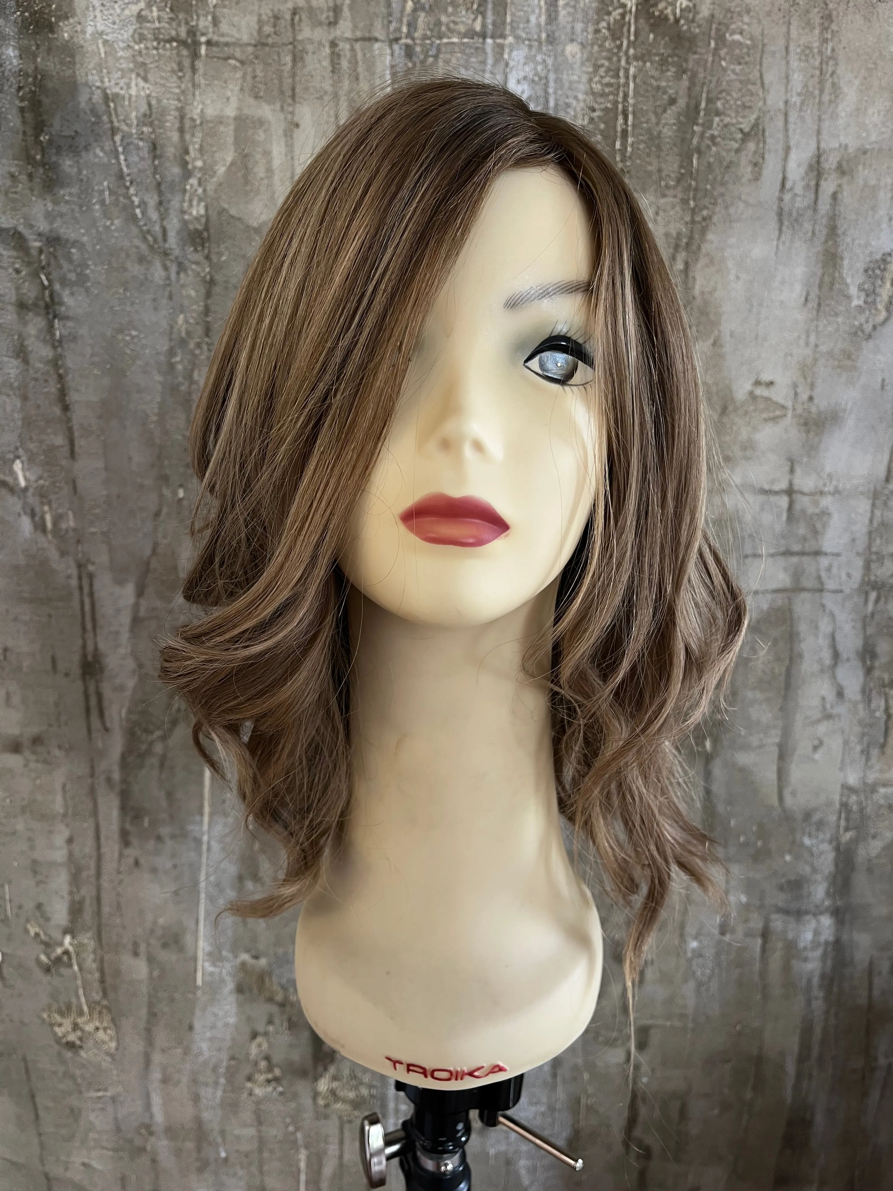 100% EUROPEAN PROCESSED HUMAN HAIR 18" ASHY BLOND WITH DARK ROOTS