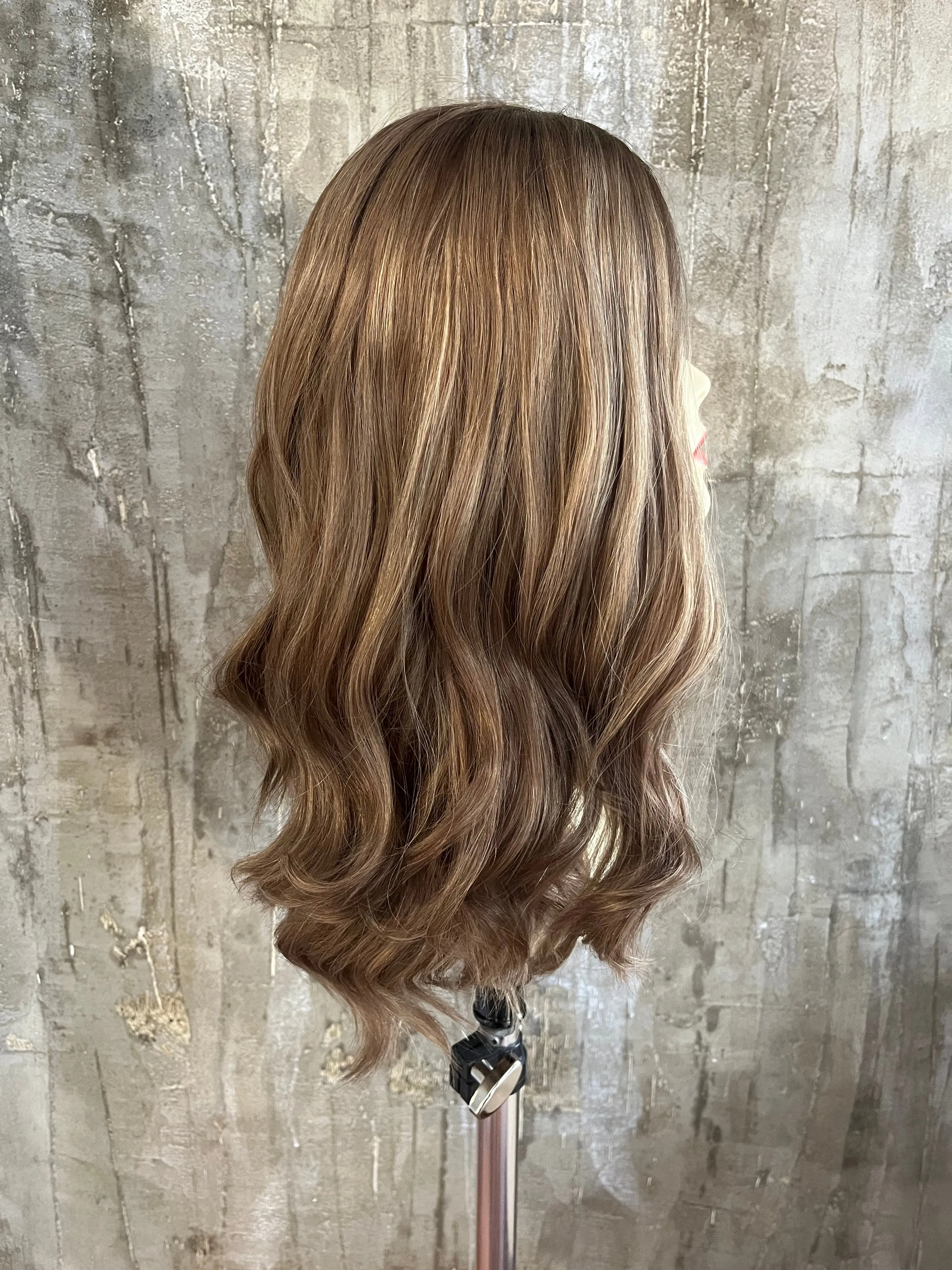 100% EUROPEAN PROCESSED HUMAN HAIR 21" DIRTY BLOND WITH HIGHLIGHTS