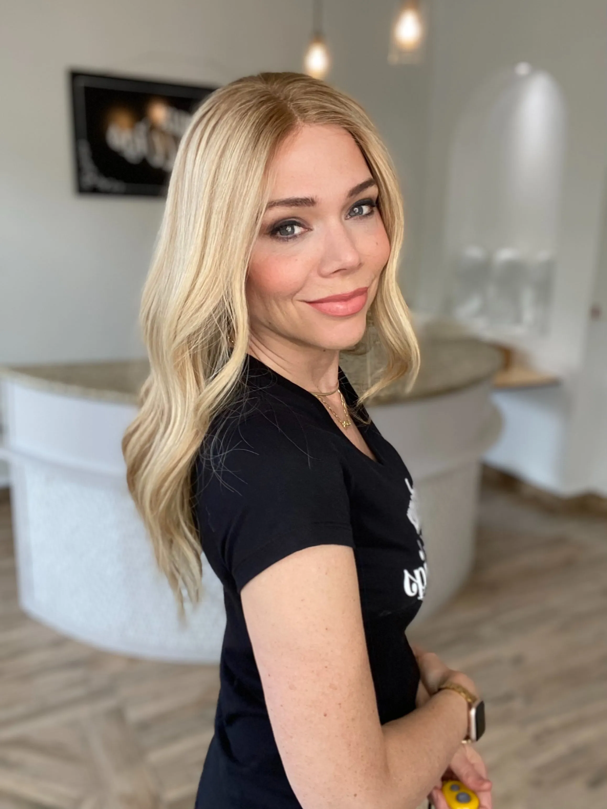 STOCK # JL6-318.14  GARDEAUX DELUXE MONO TOP WIG (MEDIUM CAP)