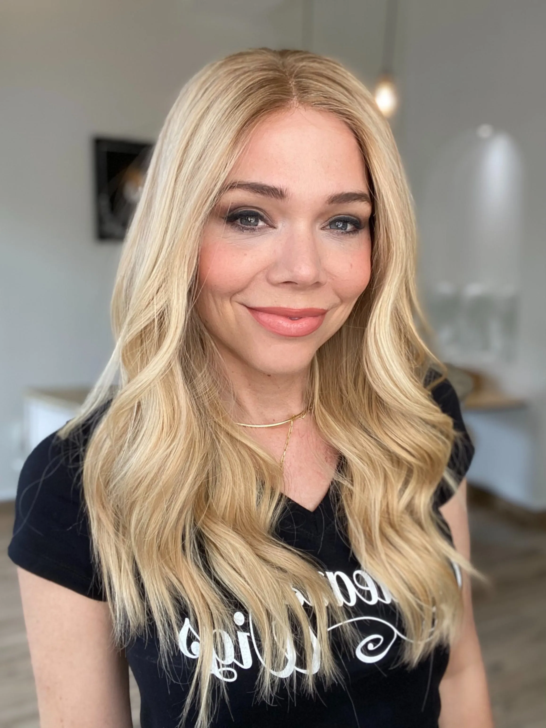 STOCK # JL6-318.14  GARDEAUX DELUXE MONO TOP WIG (MEDIUM CAP)