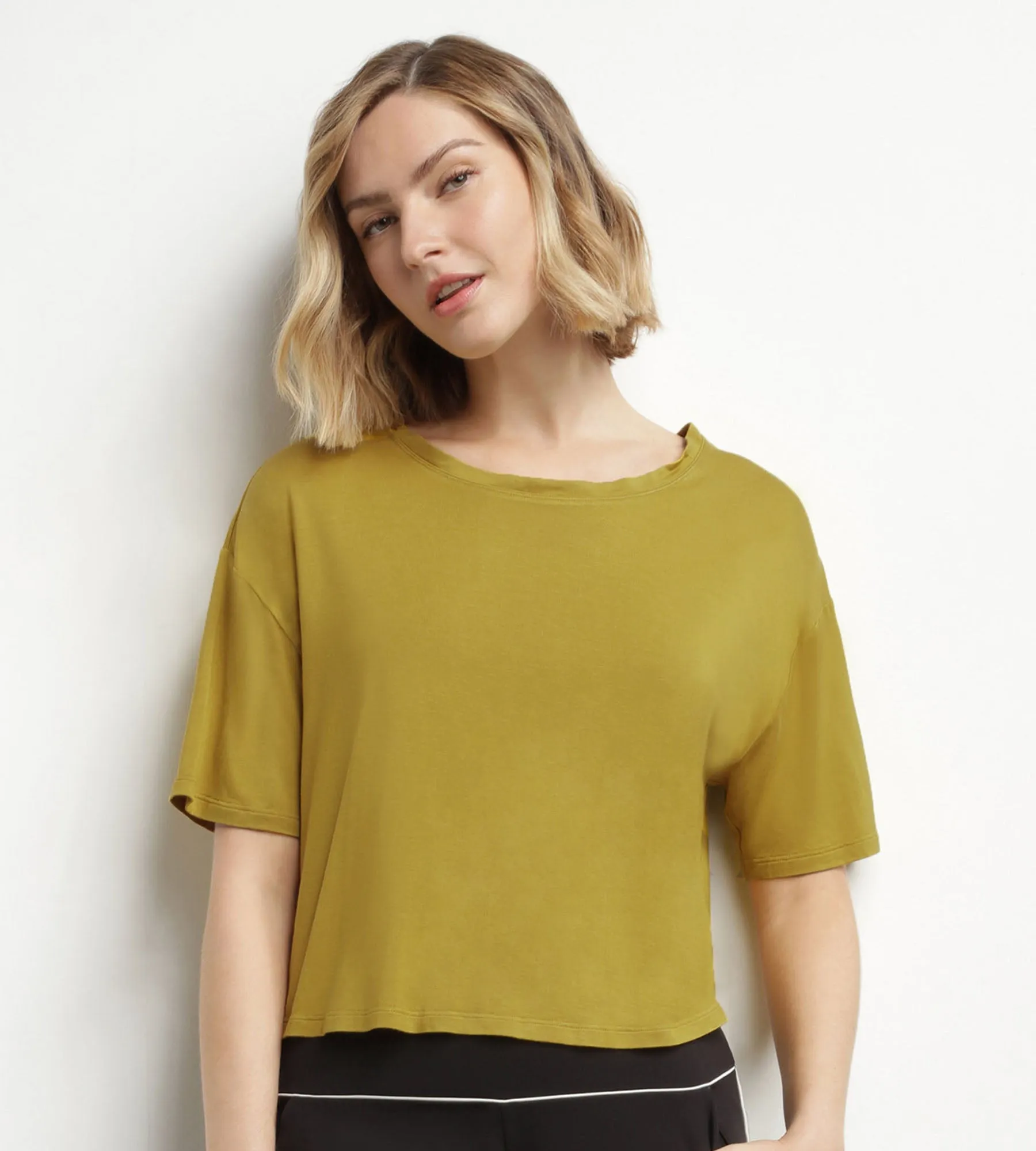 Women's sports T-shirt in olive green viscose with open back Dim Move